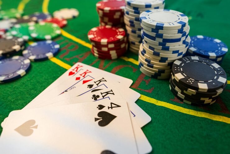 slotgacor live dealer blackjack table with professional croupier